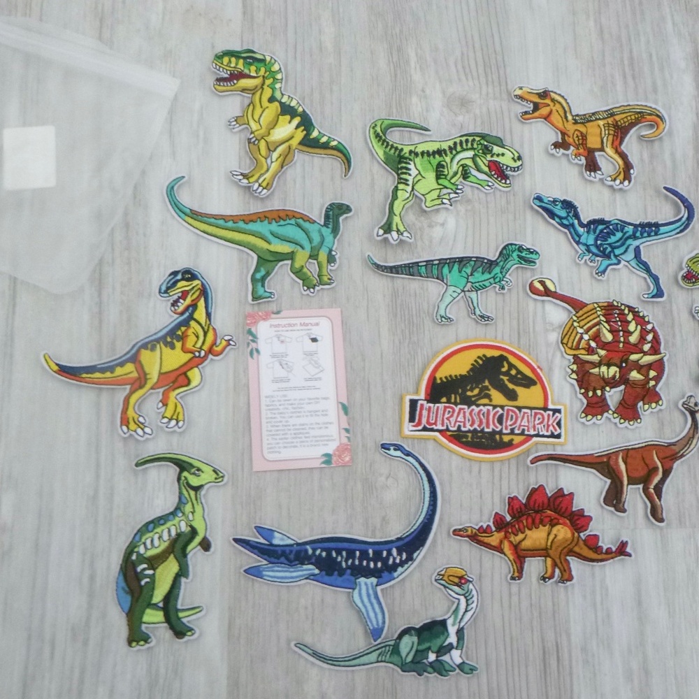 15 COLORFUL DINOSAUR PATCHES  NEW ADORABLEJURRASIC PARK   EASY IRON ON or SEW ON